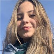 Me defino una persona con paciencia y empatía a los demás , le gusta tener más experiencias en su vida . A niños que tengan menos de 15 años.